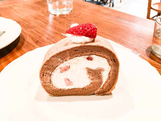 浦和カフェ『オルタ(HORUTA)』のとちおとめのロールケーキ